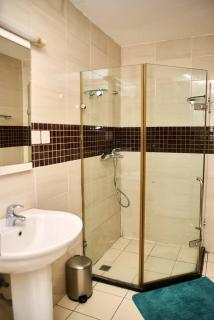 Spacious 3-Bedroom Stay Near Kotoka Airport - 3