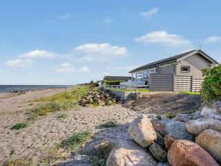 Holiday Home Diderik - 5m from the sea by Interhome - 0