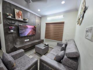 Ground Floor 2BHK, AC, Full Kitchen, Wi-Fi and Washing Machine - 0