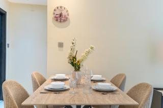 RH- City Living in Style, Large 1 BR with open Terrace, Dubai Marina - 5