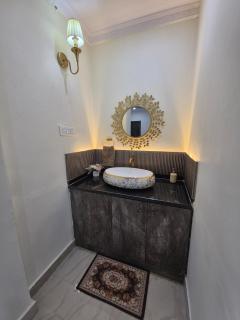 Ground Floor 2BHK, AC, Full Kitchen, Wi-Fi and Washing Machine - 2
