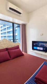 Balcony Studio in Makati Air Residences Near Makati CBD - 0