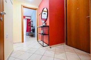 Tobacco Warehouse Apartment - City Center Gem - 9