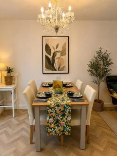 The Hill - 3-Bed Home with Garden & Parking - 3