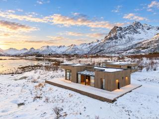 Lofoten Cabin, Glass Winter Garden, Sea-View Jacuzzi - 0