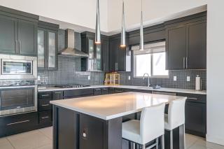 8 Mi to the Franklins: Modern Home w/ Mtn Views! - 9