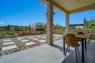 8 Mi to the Franklins: Modern Home w/ Mtn Views! - 8