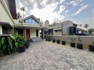 ETSA Luxury Pool Villa for 30 Guests in Thodupuzha - 6