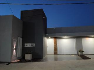 Casa a ESTRENAR totalmente amoblada hasta 4 Personas - 0