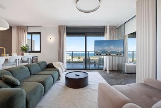 Stunning Coastal Escape with Sea Views & Private Balcony by SeaNRent - 8