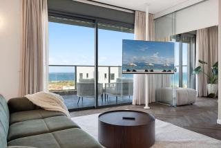 Stunning Coastal Escape with Sea Views & Private Balcony by SeaNRent - 4
