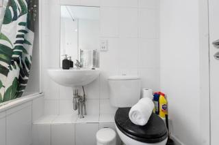 4-Bed Cannel Side Townhouse, Pool Table, Parking - 9