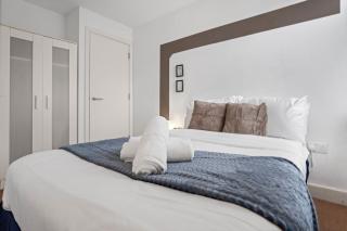 4-Bed Cannel Side Townhouse, Pool Table, Parking - 6