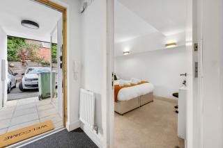 4-Bed Cannel Side Townhouse, Pool Table, Parking - 3