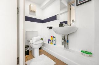 4-Bed Cannel Side Townhouse, Pool Table, Parking - 2