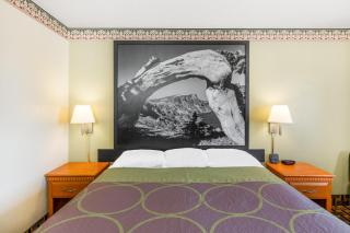 Super 8 by Wyndham Grants Pass - Grants Pass - 2