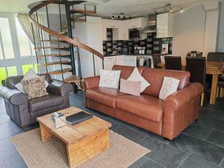 Dolgun Uchaf Historic Guesthouse and Cottages with Boutique Bedrooms In The Heart of Snowdonia - 9