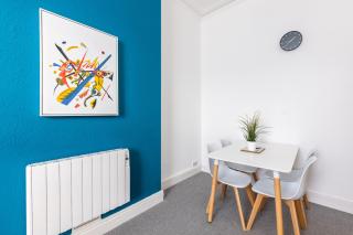 Judah Suite I Stylish 1BR Apartment I Sleeps 3 I Near Gavin and Stacey House I Barry High Street I Barry Train Station I Barry Island I WiFi I Parking and Easy Cardiff Access - 9