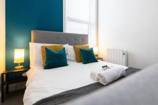 Judah Suite I Stylish 1BR Apartment I Sleeps 3 I Near Gavin and Stacey House I Barry High Street I Barry Train Station I Barry Island I WiFi I Parking and Easy Cardiff Access - 3