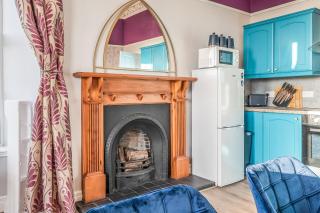 208a -2-Bed Garden and River View Dundee - 2