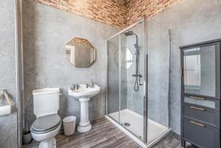 208a -2-Bed Garden and River View Dundee - 5