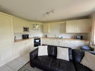 Spacious Two Bedroom Apartment in Bracknell - 6