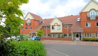 Spacious Two Bedroom Apartment in Bracknell - 1