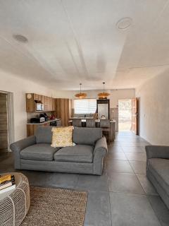 Dung Beetle Bush Villa, Luxury Safari Villa, Wood-Fired Hottub, Private Pool - 4