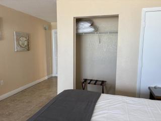 AMI Dream Inn Gulf Front Studio 1 Bath 209 - 6