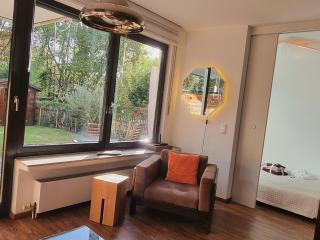 "Su Casa" Apartment Deluxe - with private underground parking space, near the botanic garden & university - 1