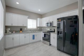 Townhome 1 Mi to Midtown & Botanical Gardens! - 2