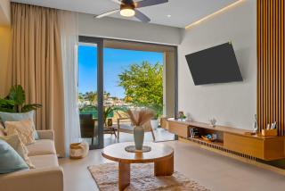 Oceanview 2BR condo with pool - 1