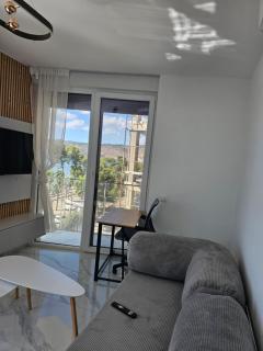 Apartment with Balcony and sea view - 1