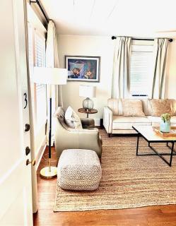 Broadway BNBs III - 1 BR Apartment -Walk to Centre - 2