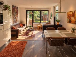 "Su Casa" Apartment Deluxe - with private underground parking space, near the botanic garden & university - 3