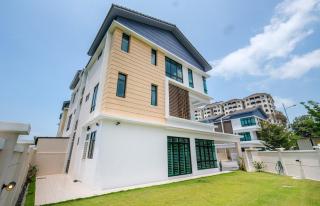 Bungalow in Solok Sungai Emas Penang - 7