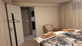 Private Hotel Style Studio with Free Parking - 9