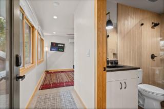 Design Forward South Austin 1BR 1BA Near Barton Springs by Austin Vacay - 2
