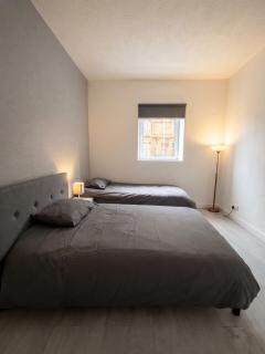 Executive Apartment 3BR near Hampden&Queens Park - 1