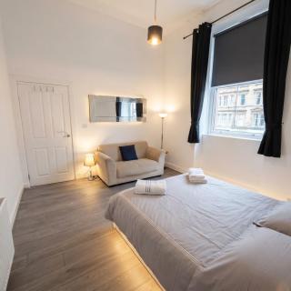 Executive Apartment 3BR near Hampden&Queens Park - 4