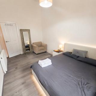 Executive Apartment 3BR near Hampden&Queens Park - 3