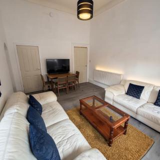 Executive Apartment 3BR near Hampden&Queens Park - 9