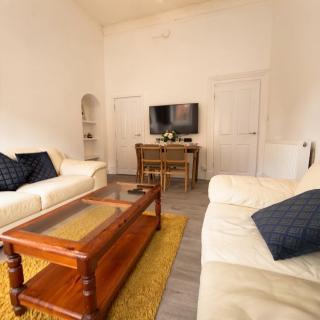 Executive Apartment 3BR near Hampden&Queens Park - 8