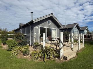 Sand Dollar, The Bay, 2 bedrooms with ensuites, parking for 2 cars, 2 small dogs welcome - 0