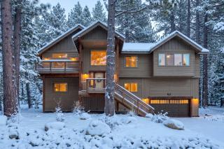 South Lake Tahoe Escape - Gourmet Kitchen & Hot Tub - 0