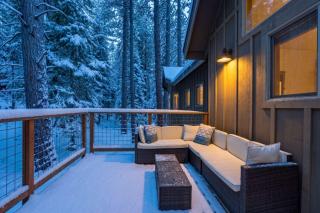 South Lake Tahoe Escape - Gourmet Kitchen & Hot Tub - 8