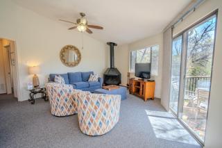 Midweek Waterfront Retreat Near Austin, Pool & Hot Tub No 5 Rain Lily - 8