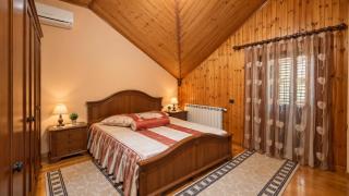 Private Room with Private Bathroom & Balcony in Elegant Villa Gjelaj - 7