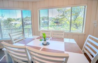 Stunning Waterside holiday home between Austin & San Antonio No 9 Texas Thistle - 4