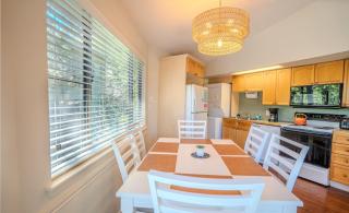 Gorgeous Waterside Holiday Rental in Lakeway with pool & jacuzzi No 6 Primrose - 3